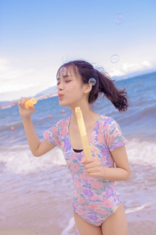  快穿之宿主是只粘人精